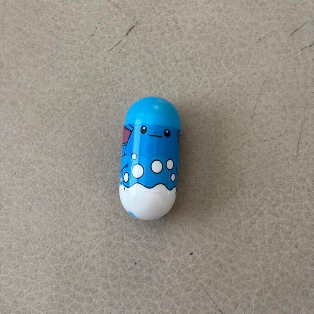 Vintage retired spin master 2004 Pokemon Mighty Beanz, number 9 AZUMARILL bean